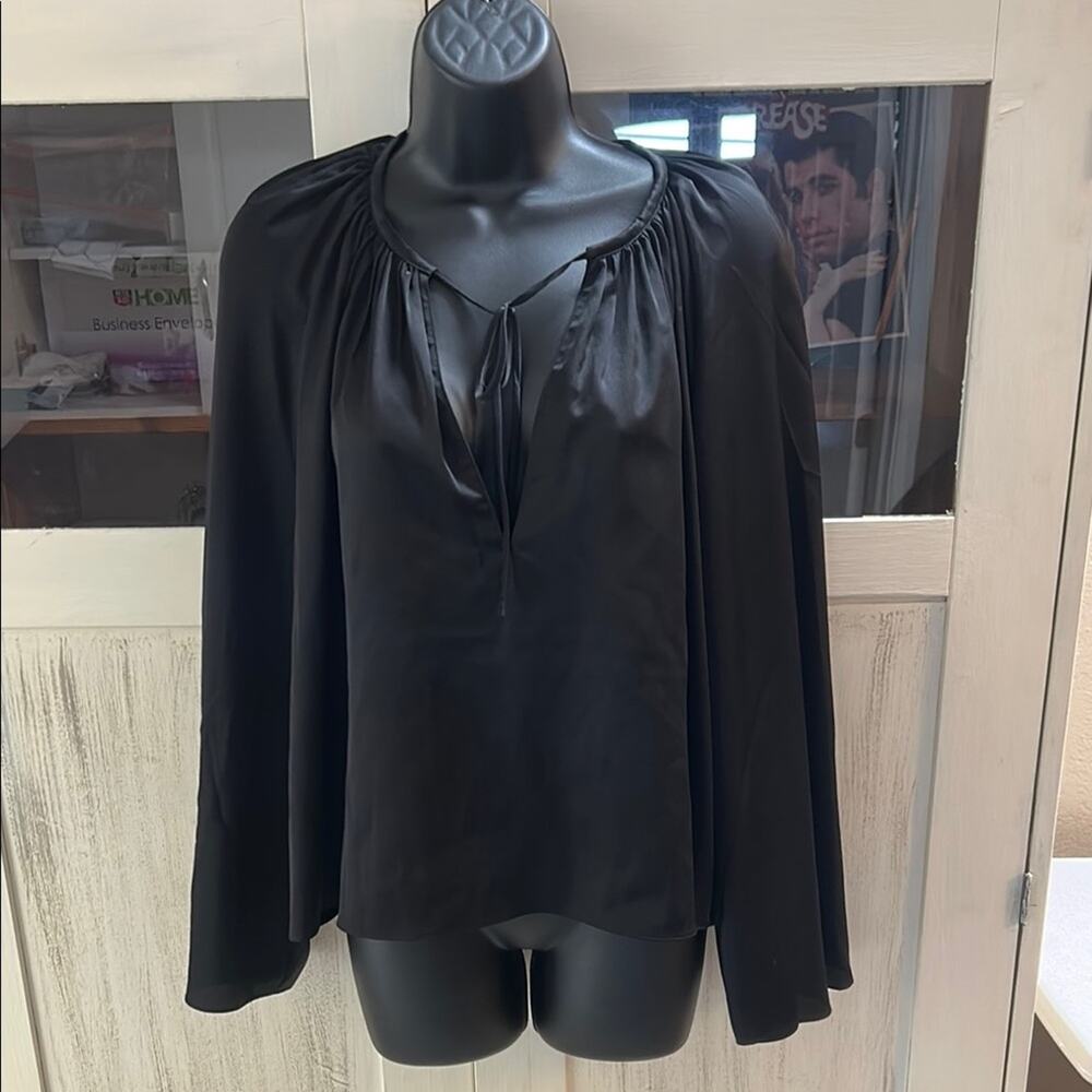 Frame Silky V-Neck Blouse